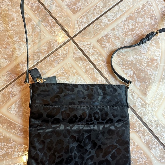 Michael Kors Black Crossbody Bag with Adjustable Strap and Glossy Finish - Picture 3 of 10